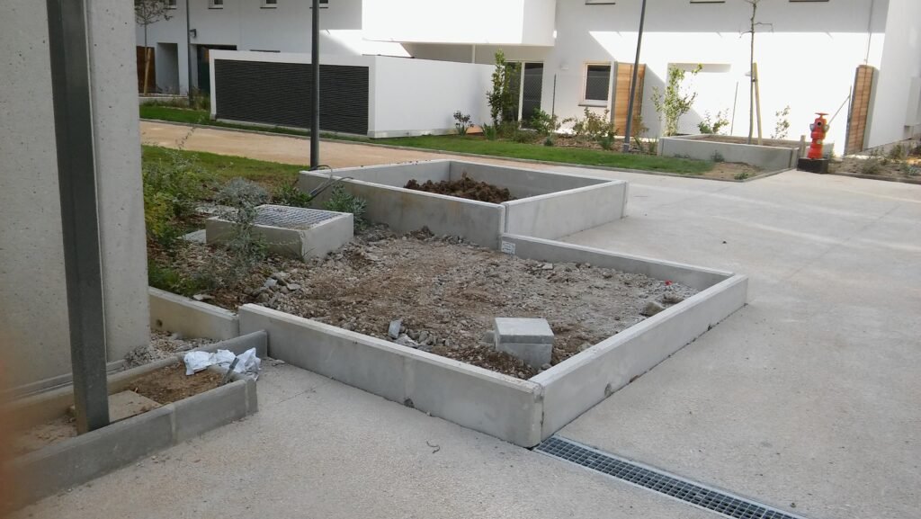 mur en L sur voirie piétonne